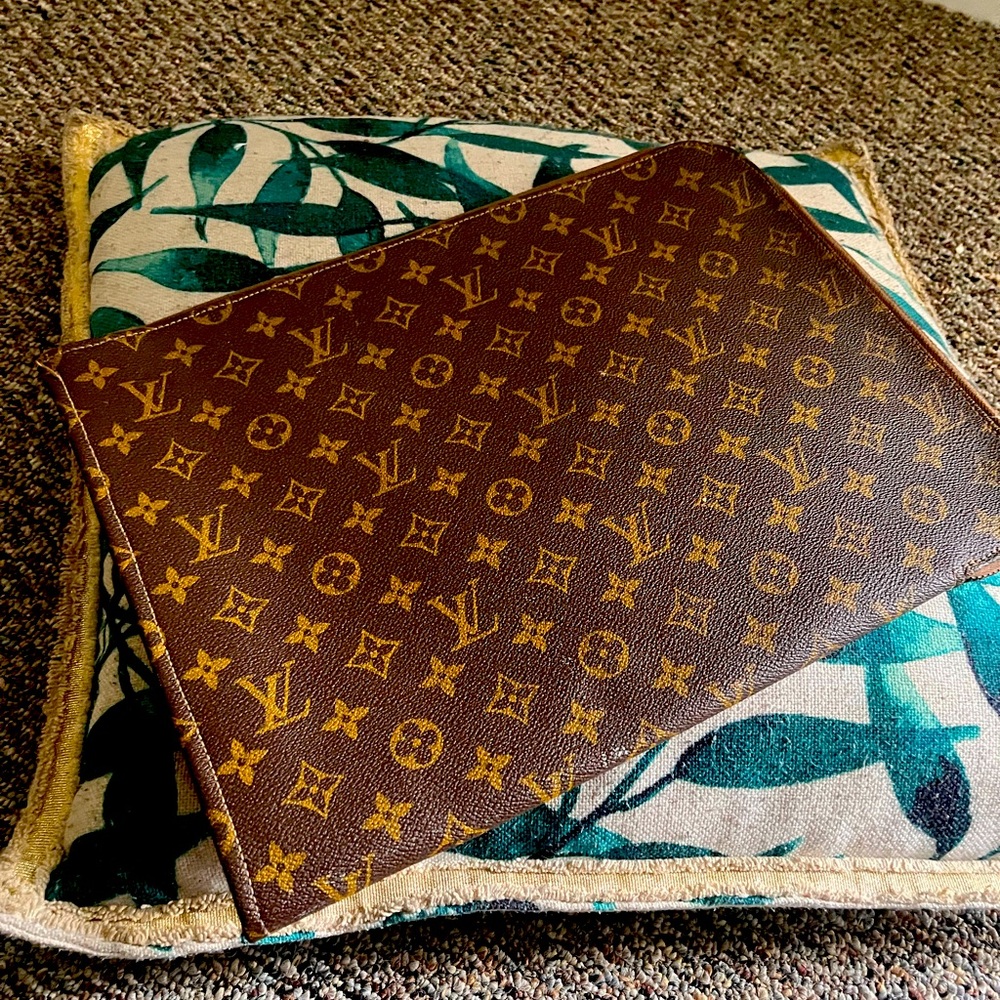 - LOUIS VUITTON MONOGRAM laptop computer zippered sleeve case